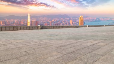 Panoramik Skyline ve Plaza Brick Open Buildin