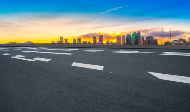 Şehir Yolu, Otoyol ve İnşaat Skylin