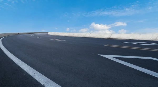 Αστική Road Και Sky Cloud Landscap — Φωτογραφία Αρχείου