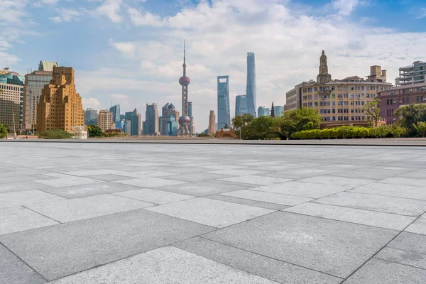 Blå Himmel Tomt Marmorgolv Och Silhuett Shanghai Urban Archi — Stockfoto