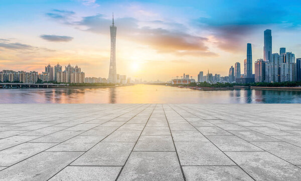 Городские небоскребы и сквер