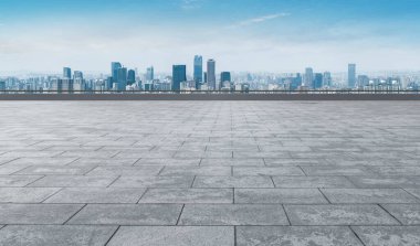 Boş kare döşemeleri olan kentsel gökdelenler