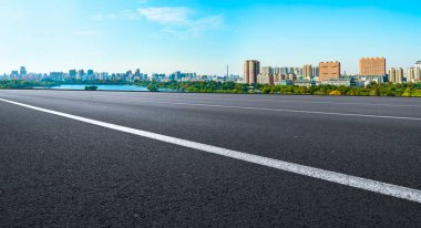 Yol Zemini ve Kentsel Skyline Mimarisi