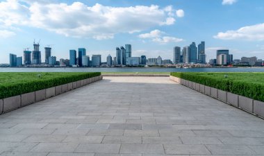 Prospect Meydanı Tuğla Ofis Binası