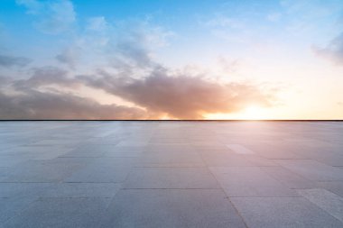 Boş Plaza Tuğlaları ve Gökyüzü Landscap