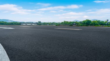 Landscap 'ın Yol Asfaltlama ve Doğal Manzarası