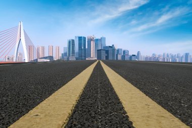 Chongqing kentinin yol yüzeyi ve ufuk çizgisi