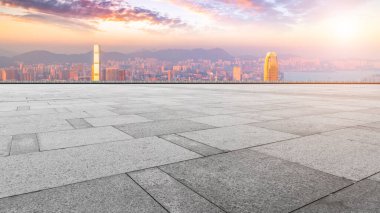 Panoramik Skyline ve Plaza Brick Open Buildin