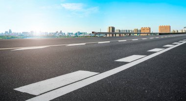 Yol Zemini ve Kentsel Skyline Mimarisi