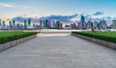 Prospect Meydanı Tuğla Ofis Binası