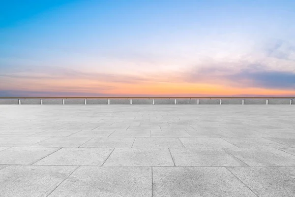 Baldosas Cuadradas Vacías Hermosos Paisajes Del Cielo —  Fotos de Stock