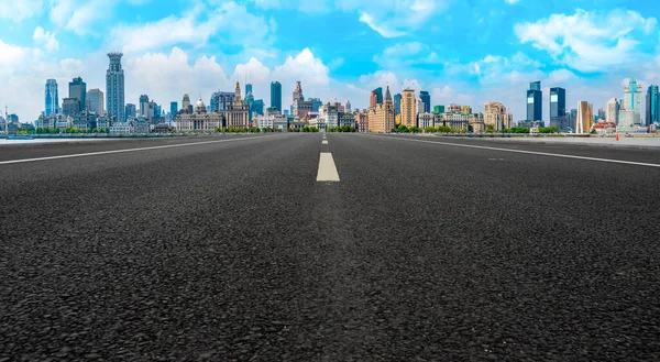 Yol Zemini ve Kentsel Skyline Mimarisi