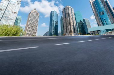 Shangha 'daki Modern Şehir Binalarının Otoyol ve Skyline' ı