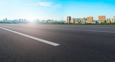 Yol Zemini ve Kentsel Skyline Mimarisi