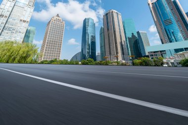 Shangha 'daki Modern Şehir Binalarının Otoyol ve Skyline' ı