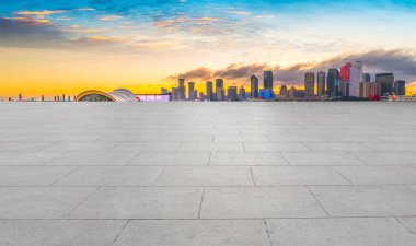 Prospect Meydanı Tuğla Ofis Binası