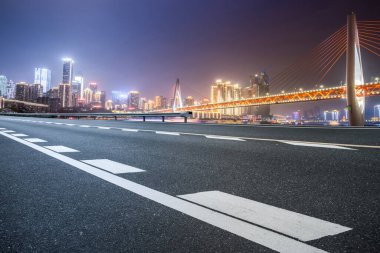 Yol Zemini ve Kentsel Skyline Mimarisi
