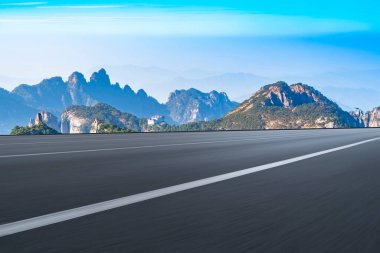 Air Tar Karayolu Meydanı ve Doğal Landscap