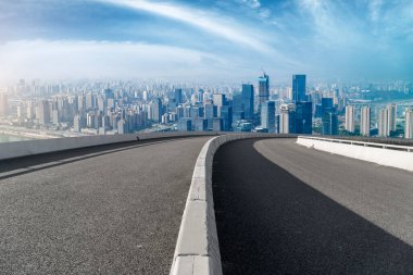 Chongqing kentinin yol yüzeyi ve ufuk çizgisi