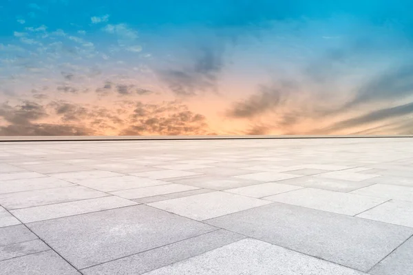 Baldosas Cuadradas Vacías Hermosos Paisajes Del Cielo —  Fotos de Stock