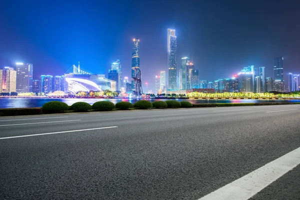 Camino Pavimento Edificios Ciudad Guangzhou Horizonte —  Fotos de Stock