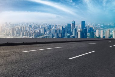 Chongqing kentinin yol yüzeyi ve ufuk çizgisi