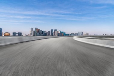 Şehir mimarisinin yol ve ufuk çizgisi