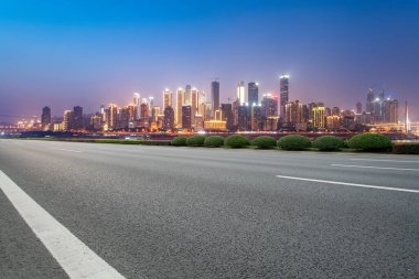 Chongqing kentinin yol yüzeyi ve ufuk çizgisi