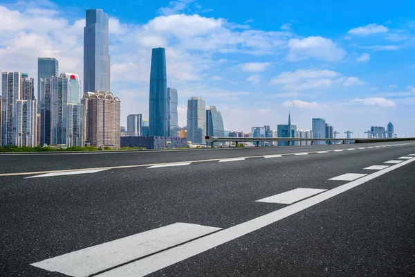 Camino Pavimento Edificios Ciudad Guangzhou Horizonte —  Fotos de Stock