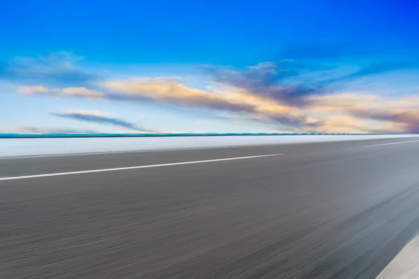 Pusta Droga Asfaltowa Autostrady Piękny Krajobraz Nieba — Zdjęcie stockowe