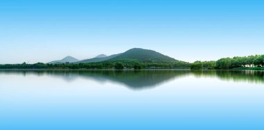 Xuzhou 'daki Yulong Gölü' nün güzel manzarası.