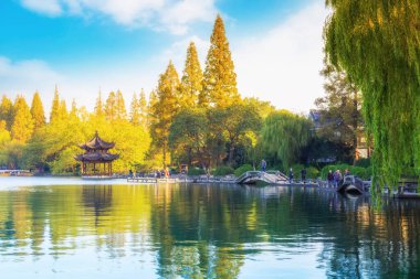 Batı gölünün güzel manzarası, Hangzhou.