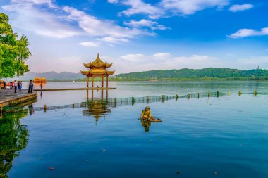 Batı Gölü, Hangzhou, Çin 'deki güzel manzara ve manzara.