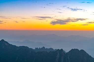 Chin 'deki Huangshan Dağı' nın Güzel Doğal Manzarası