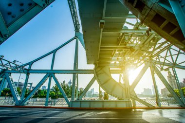 Tianjin, Çin 'deki çelik yapı köprüsünün bir parçası.