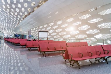 Havaalanı terminalinin iç görünümü