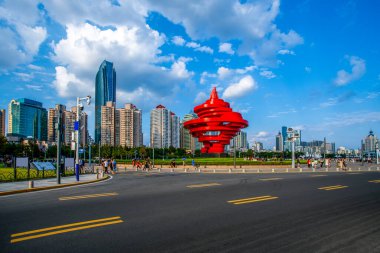 Qingda 'da modern şehir mimarisi manzarası