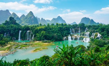 The beautiful and magnificent Detian Falls in Guangxi, Chin clipart