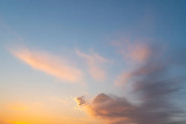 美丽的天空和落日的自然景观 — 图库照片