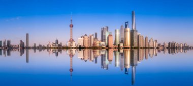 Çağdaş mimarlık bürosu şehir manzarası inşa ediyor.