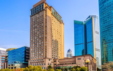 Çağdaş mimarlık bürosu şehir manzarası inşa ediyor.