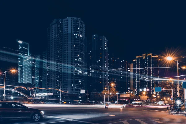 Nachtzicht Van Urban Road Fuzzy Car Light — Stockfoto