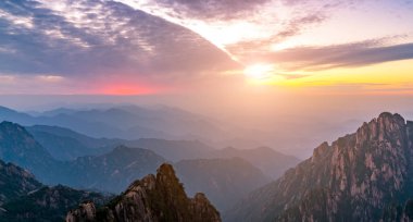 Chin 'deki Huangshan Dağı' nın Güzel Doğal Manzarası