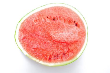 Beyaz sırtı olan kırmızı karpuz