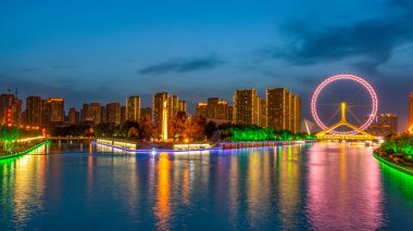 Tianjin 'deki güzel şehir gece manzarası mimari manzarası