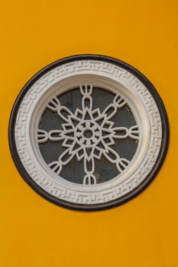 Tapınak binasının kapı ve pencereleri