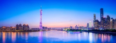 Şehir Mimarisinin Nightscape Skyline 'ı