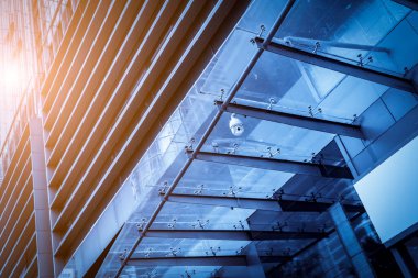 Shenzhen, Çin 'deki gökdelenlerin alçak açılı görüntüsü.