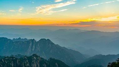 Chin 'deki Huangshan Dağı' nın Güzel Doğal Manzarası