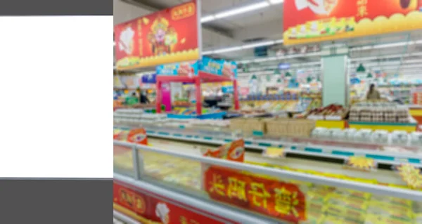 広告ランプボックスとファジィスーパーマーケットインテリアVi — ストック写真